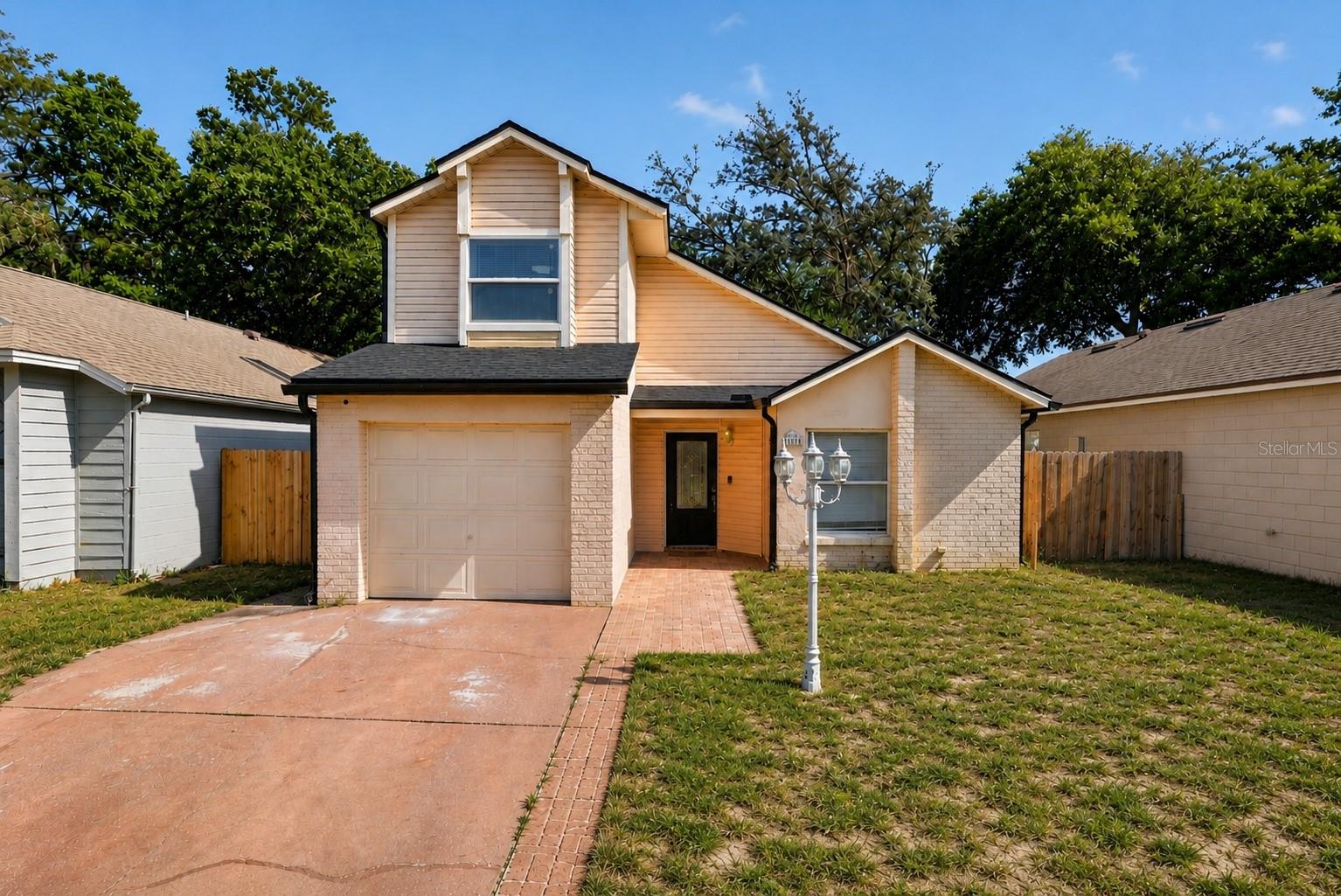 Single Family Residence in APOPKA, FL - Daniel Dourado