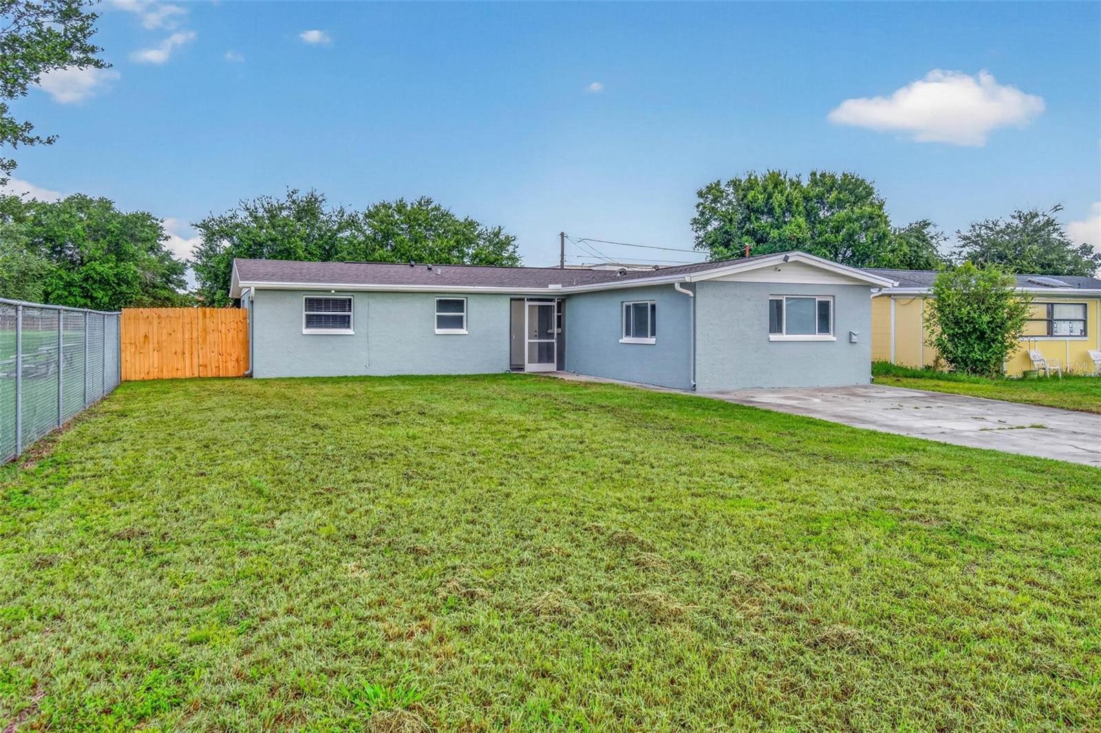 Single Family Residence em PINELLAS PARK, FL - Daniel Dourado