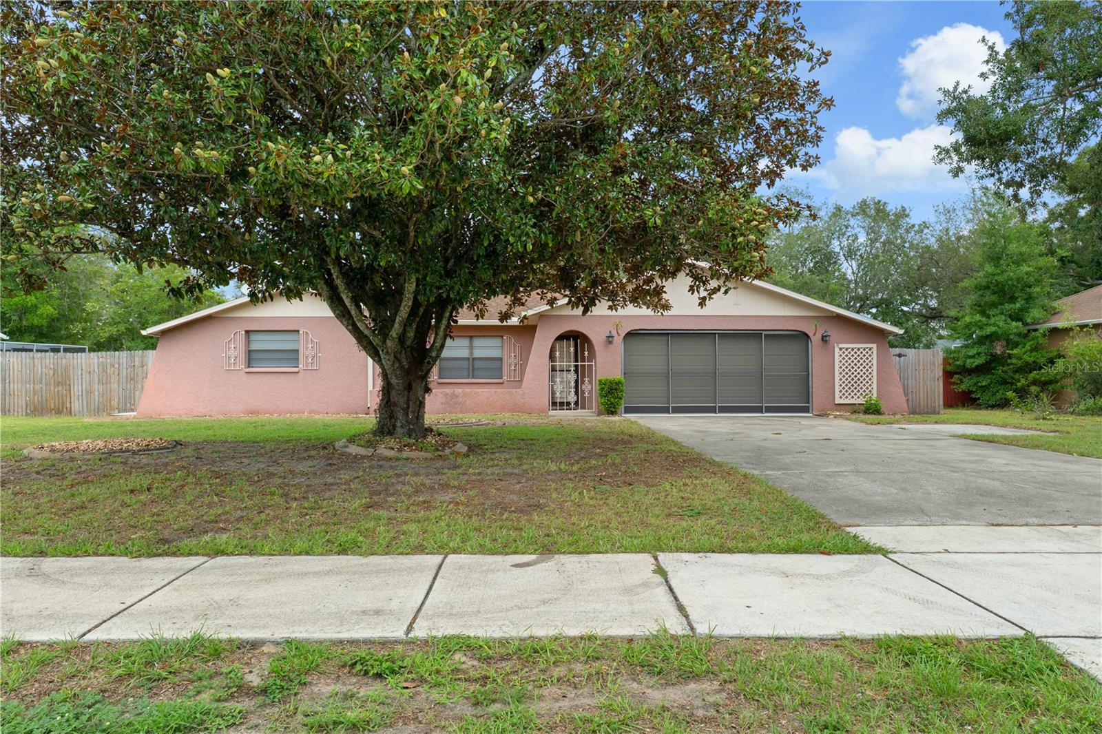 Single Family Residence em SPRING HILL, FL - Daniel Dourado