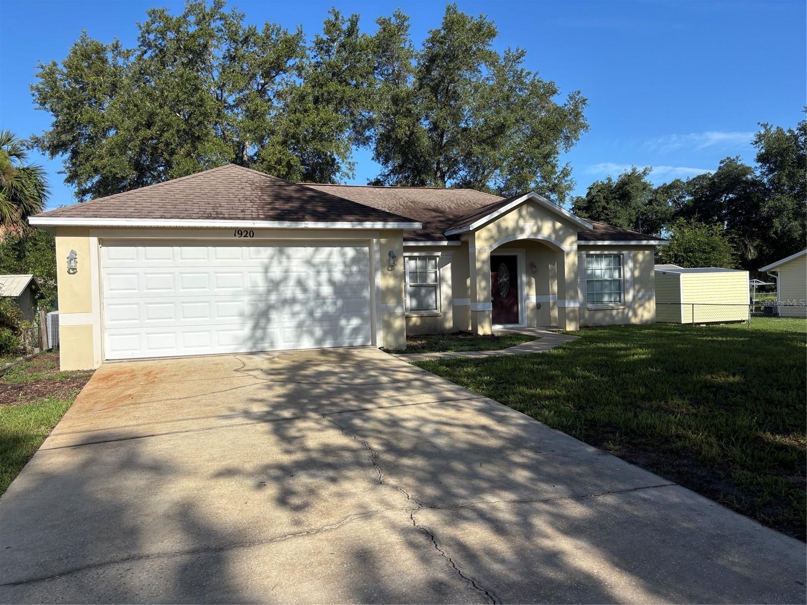 Single Family Residence em DELAND, FL - Daniel Dourado