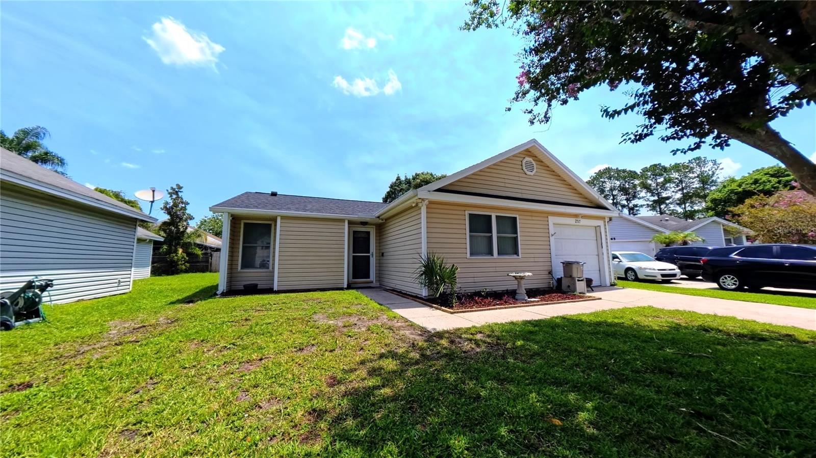Single Family Residence in ORLANDO, FL - Daniel Dourado