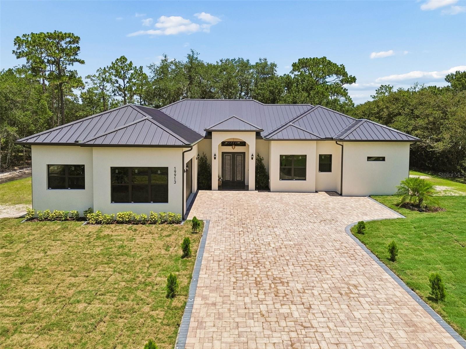 Single Family Residence in ORLANDO, FL - Daniel Dourado