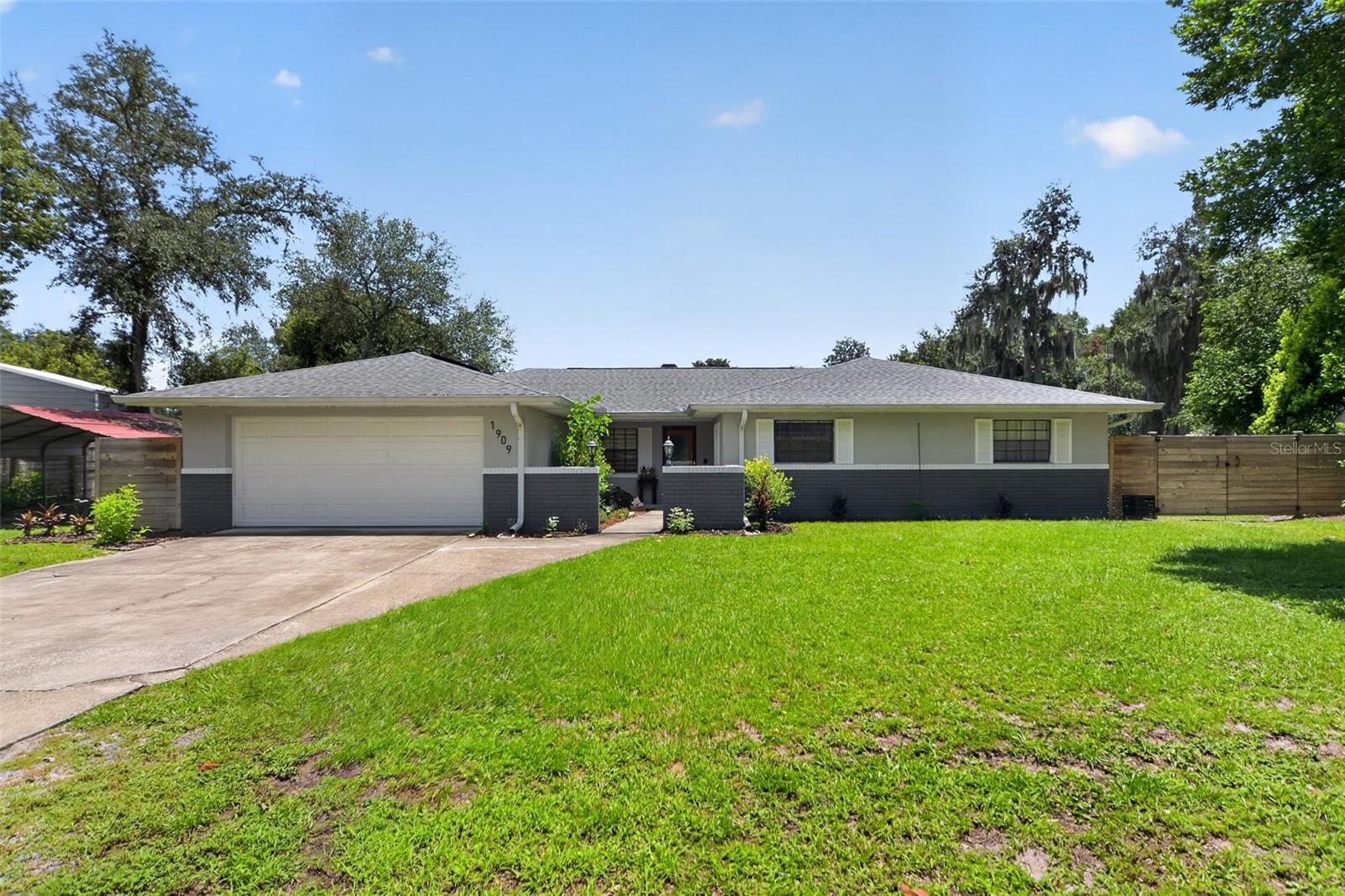 Single Family Residence em DELTONA, FL - Daniel Dourado