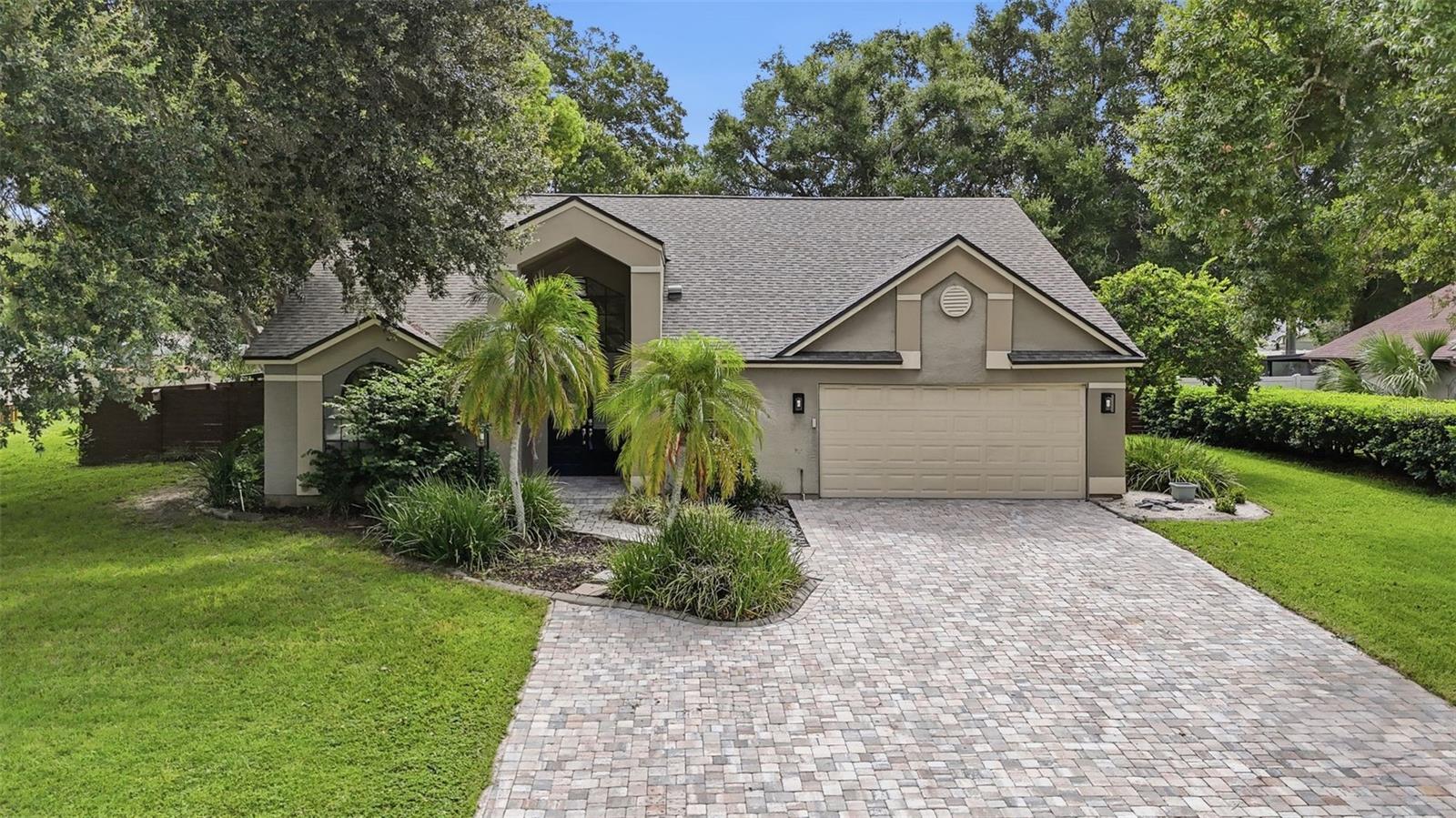 Single Family Residence in VALRICO, FL - Daniel Dourado
