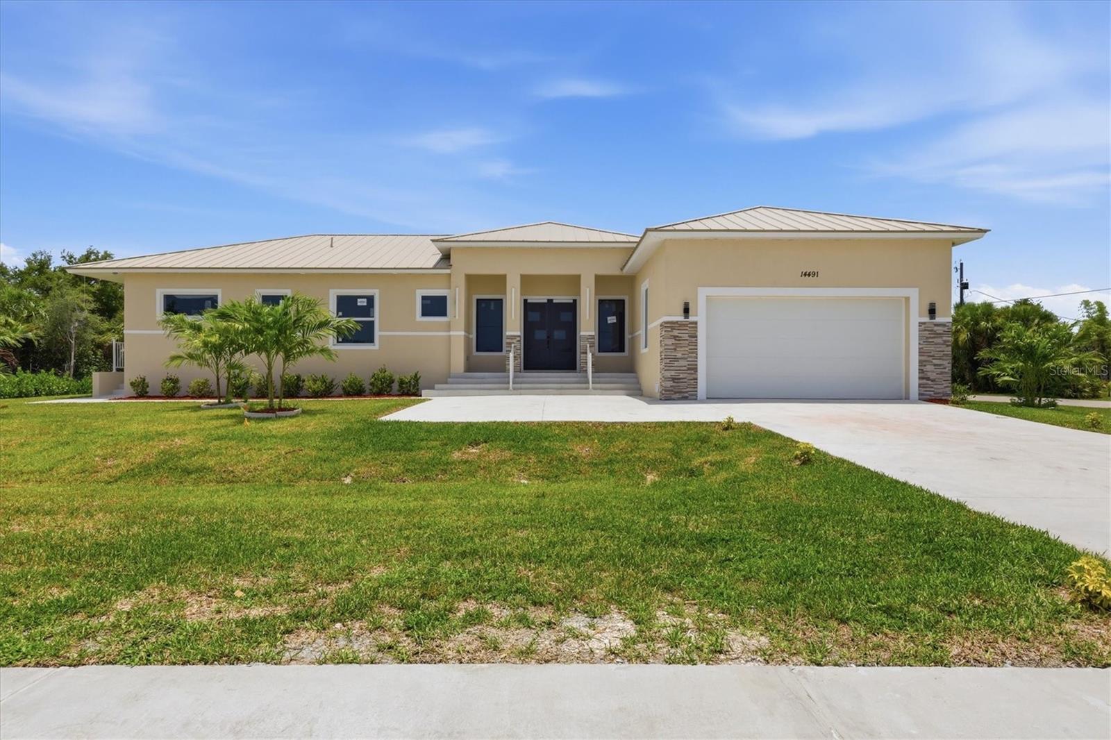 Single Family Residence in PORT CHARLOTTE, FL - Daniel Dourado