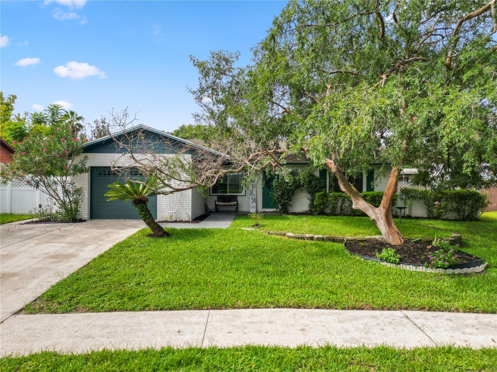 Single Family Residence in SEFFNER, FL - Daniel Dourado