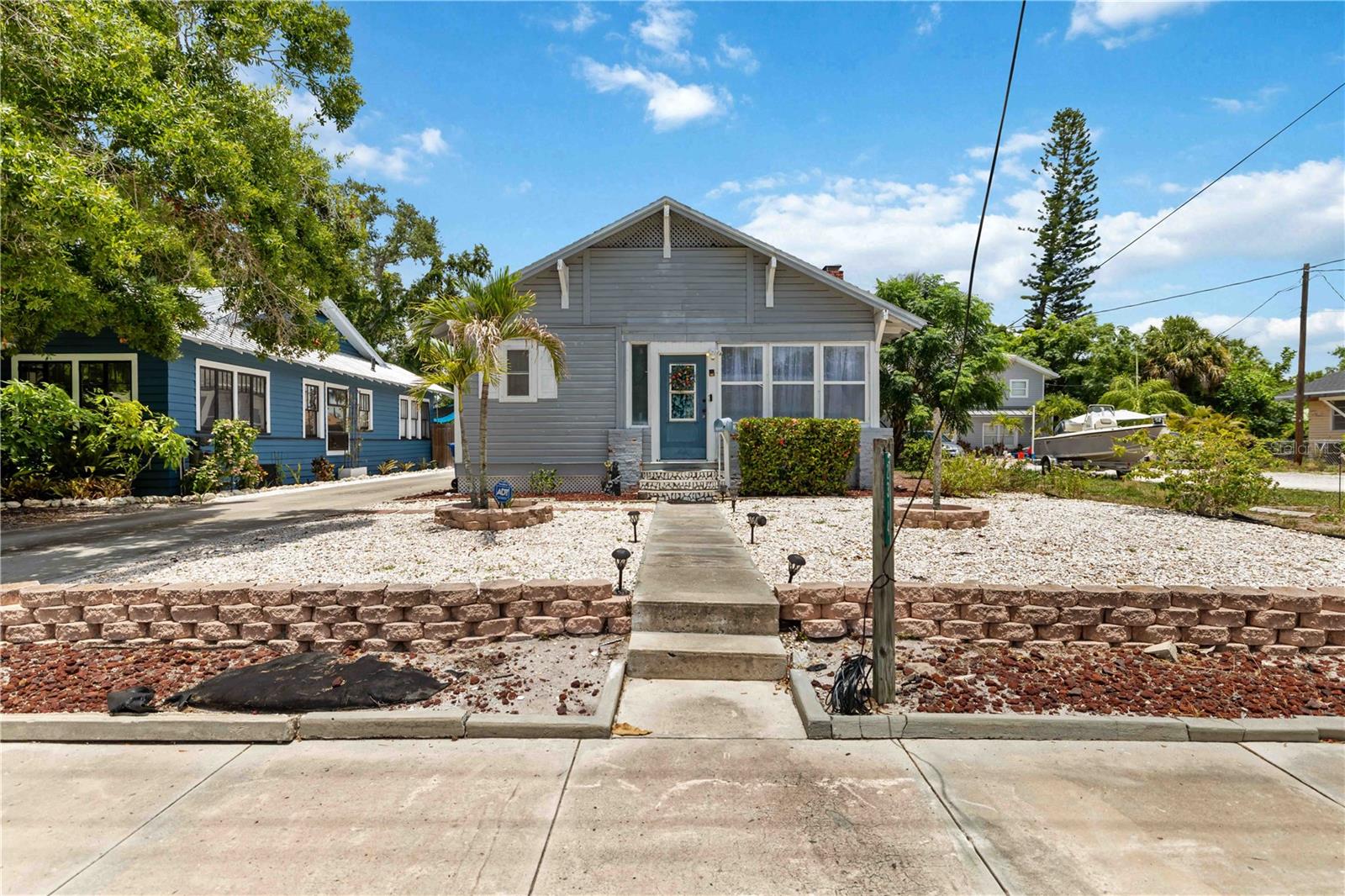 Single Family Residence in BRADENTON, FL - Daniel Dourado