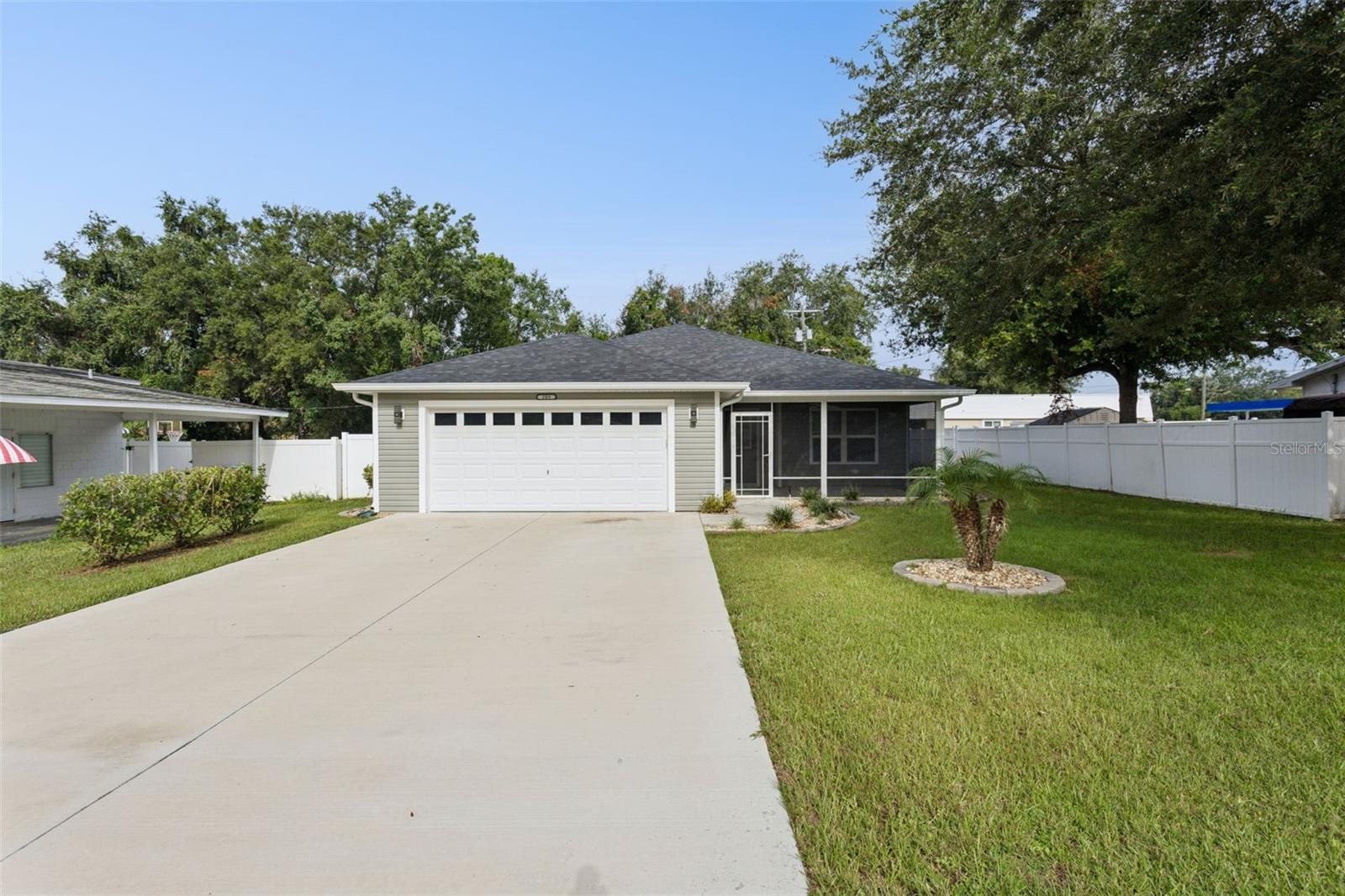 Single Family Residence in TAVARES, FL - Daniel Dourado