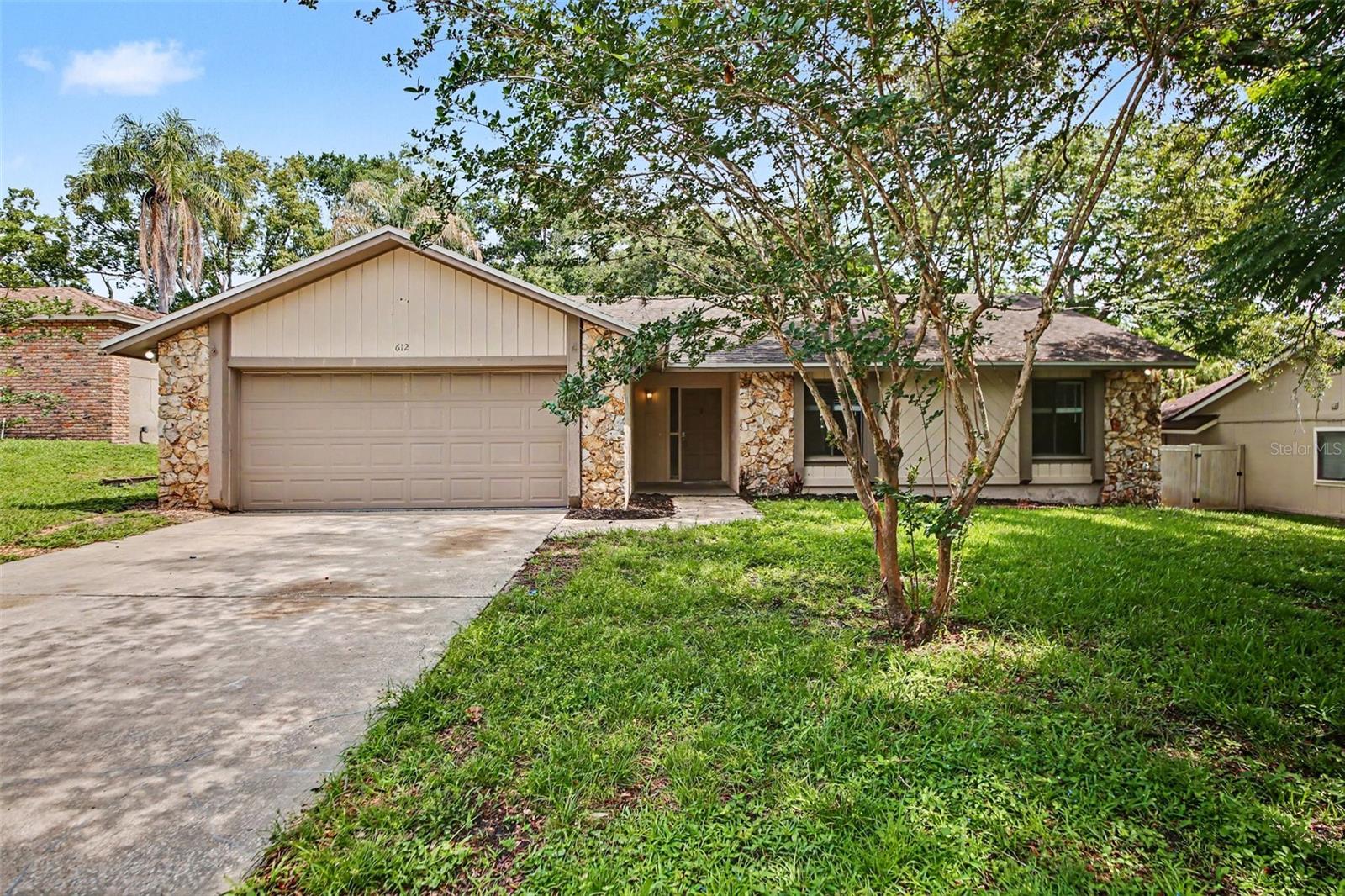 Single Family Residence in APOPKA, FL - Daniel Dourado