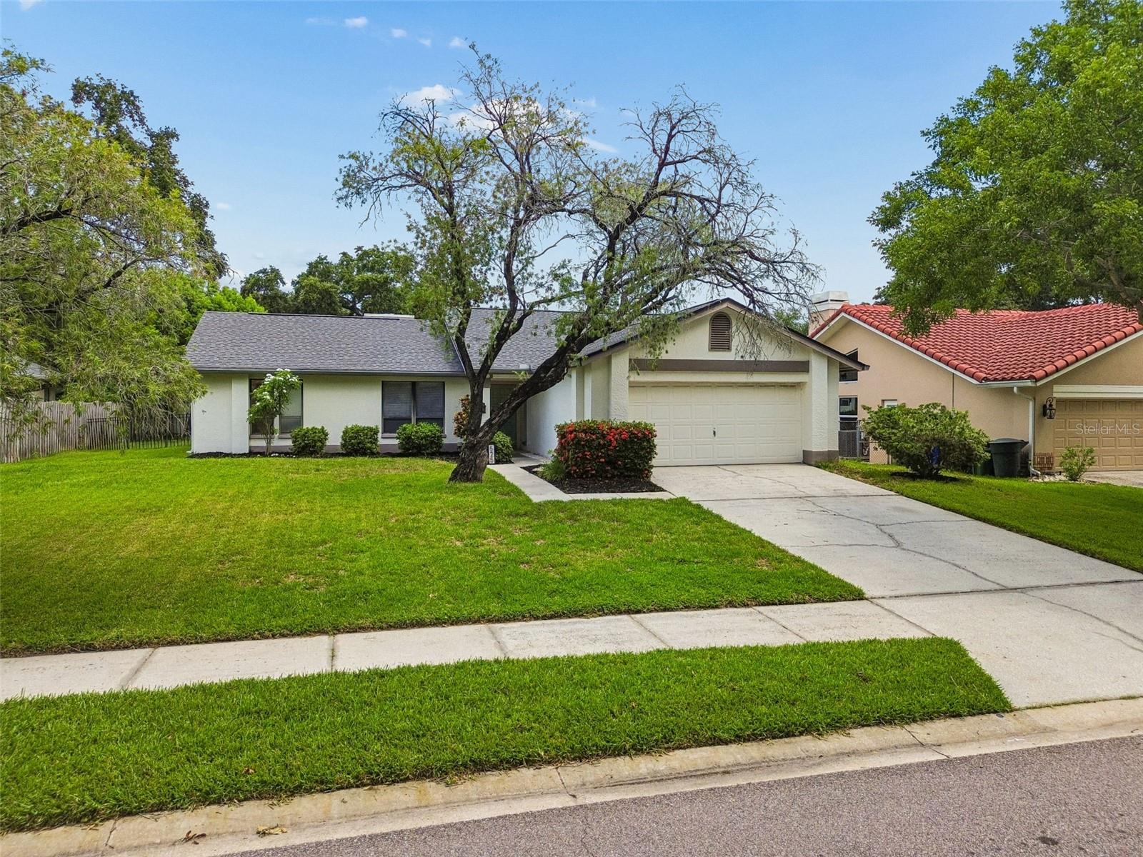 Single Family Residence em SAFETY HARBOR, FL - Daniel Dourado