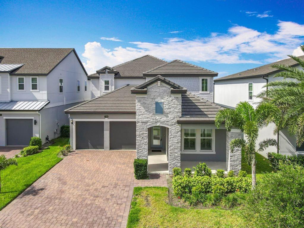 Single Family Residence in ORLANDO, FL - Daniel Dourado