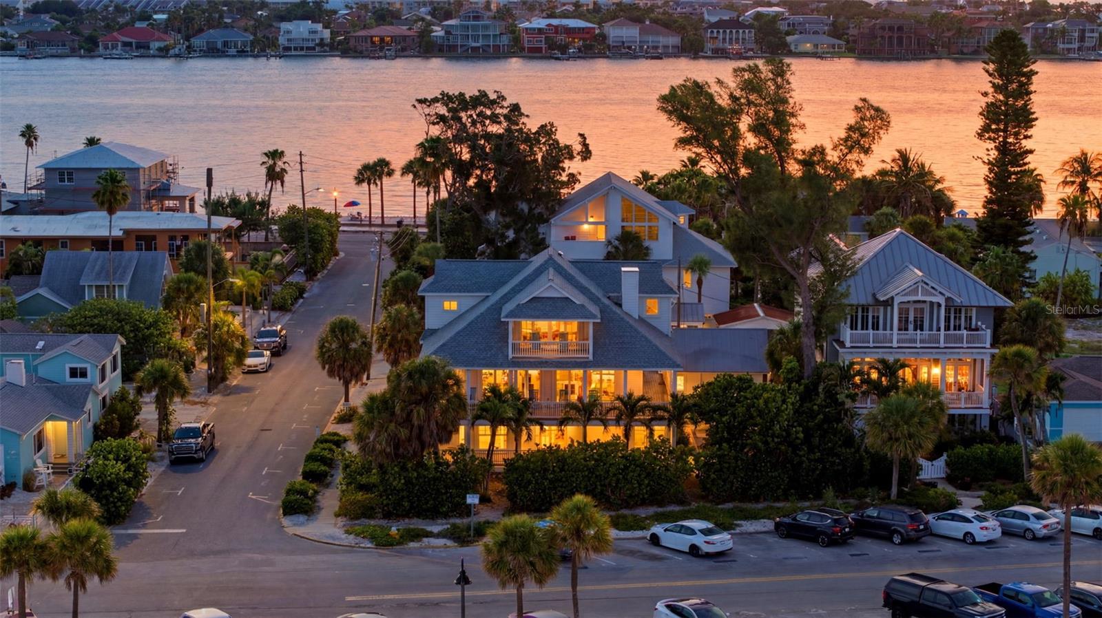 Single Family Residence in ST PETE BEACH, FL - Daniel Dourado
