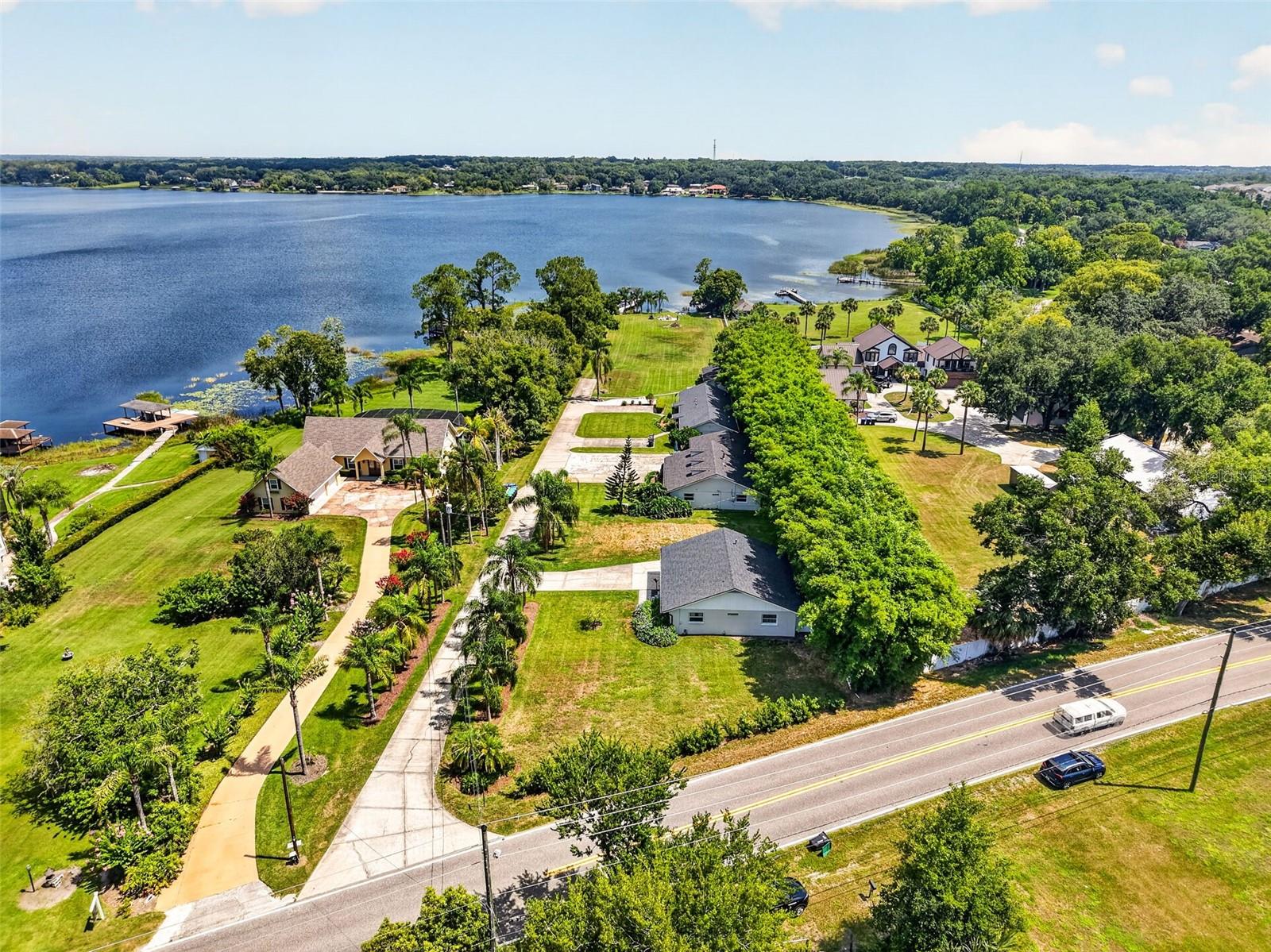 Single Family Residence in MOUNT DORA, FL - Daniel Dourado