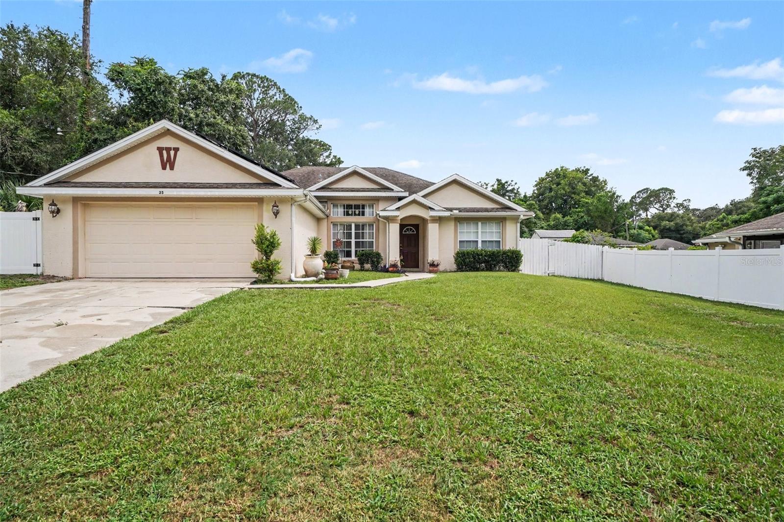 Single Family Residence in DEBARY, FL - Daniel Dourado