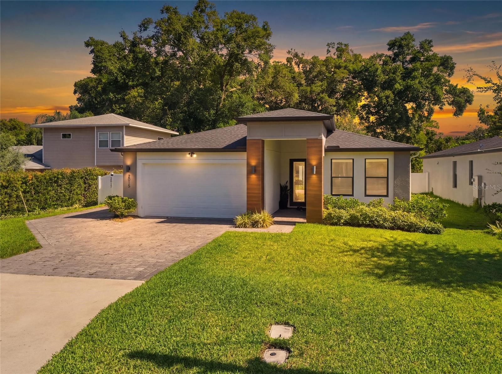 Single Family Residence in ORLANDO, FL - Daniel Dourado