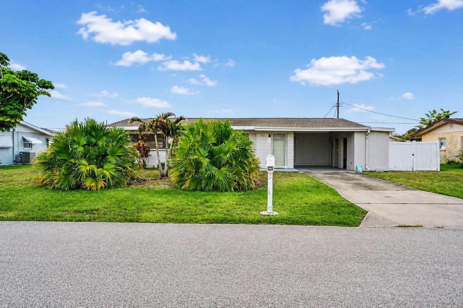 Single Family Residence in VENICE, FL - Daniel Dourado