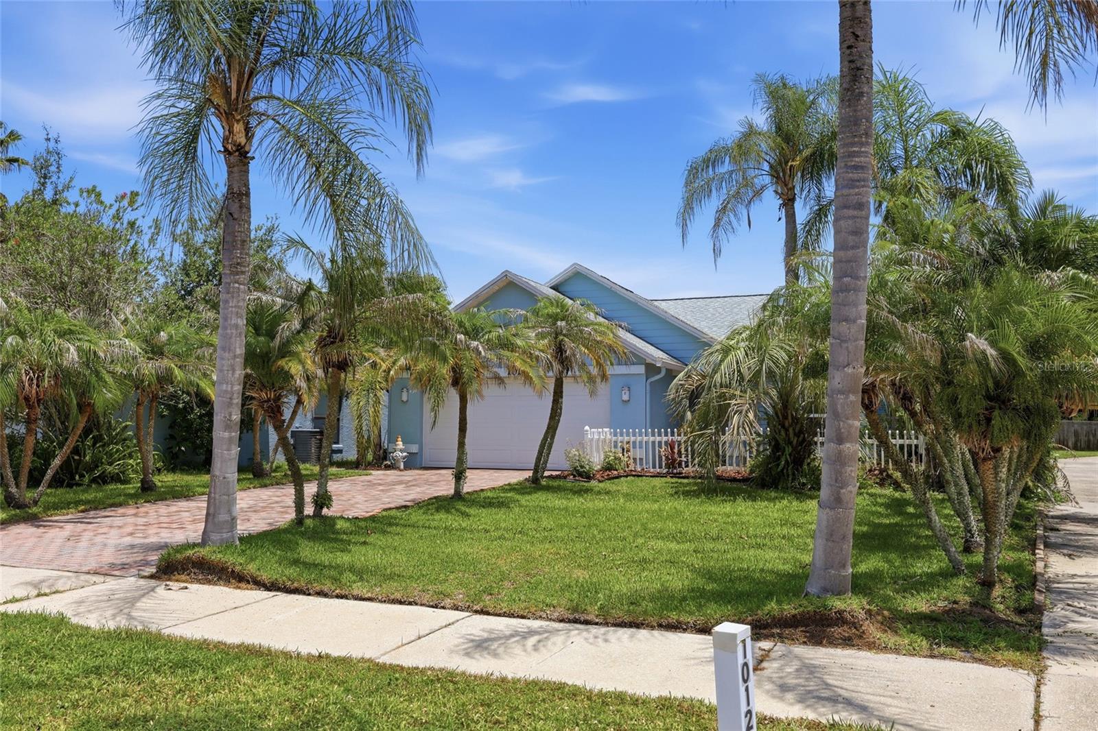 Single Family Residence in OVIEDO, FL - Daniel Dourado
