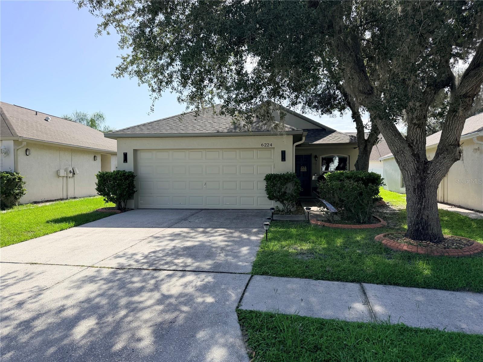 Single Family Residence em WESLEY CHAPEL, FL - Daniel Dourado