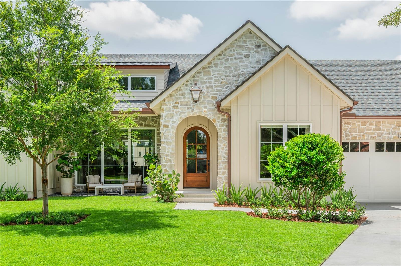 Single Family Residence in ORLANDO, FL - Daniel Dourado