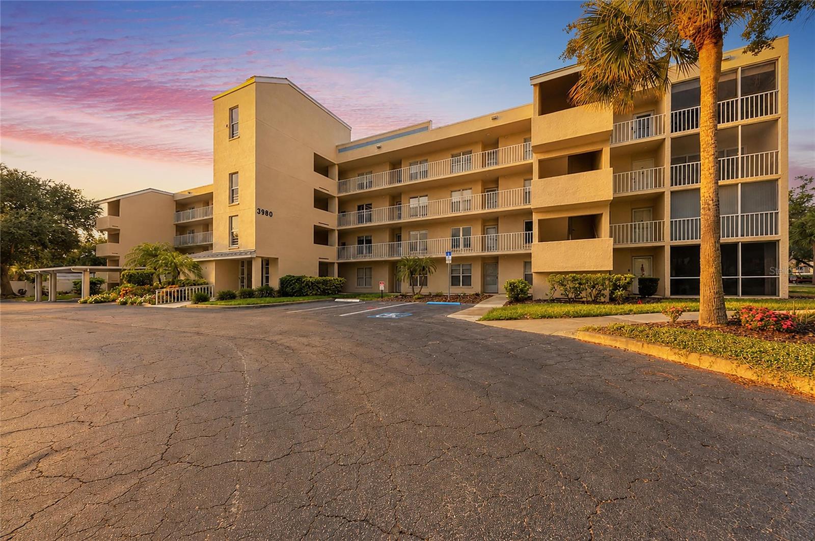 Condominium in BRADENTON, FL - Daniel Dourado