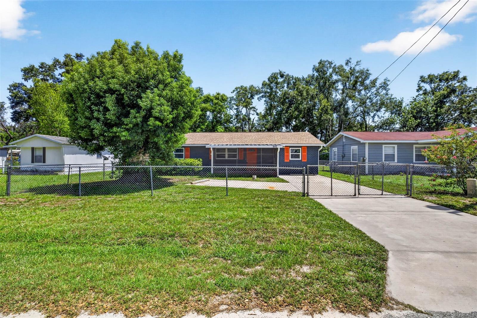 Single Family Residence em ZEPHYRHILLS, FL - Daniel Dourado