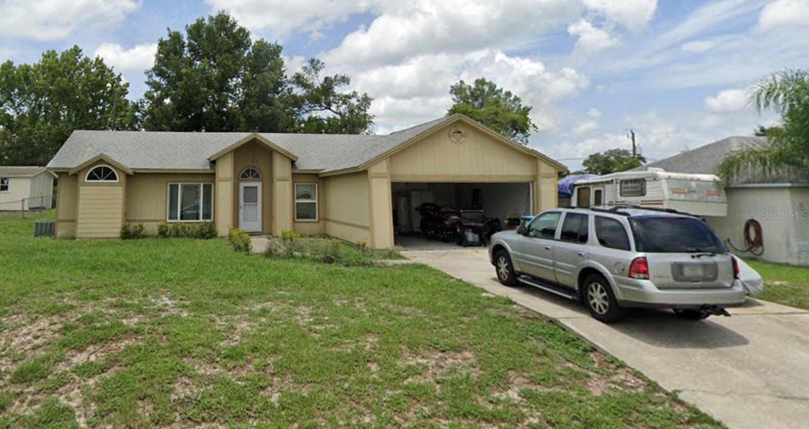 Single Family Residence in DELTONA, FL - Daniel Dourado
