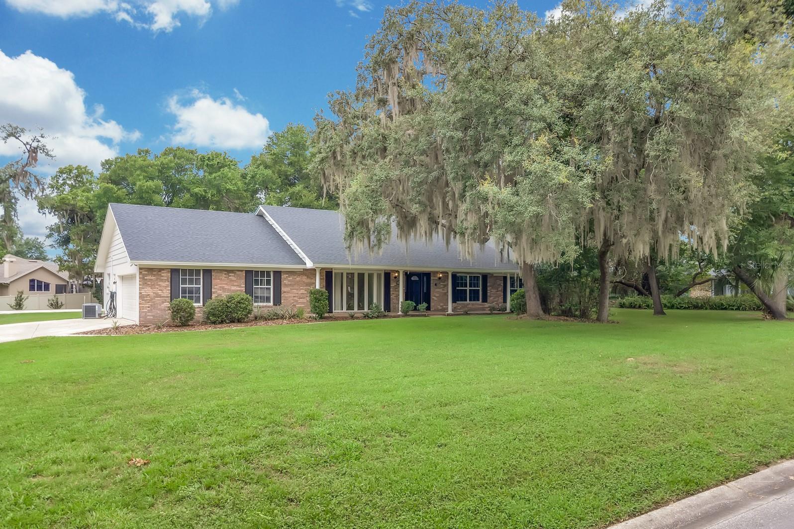 Single Family Residence in LONGWOOD, FL - Daniel Dourado