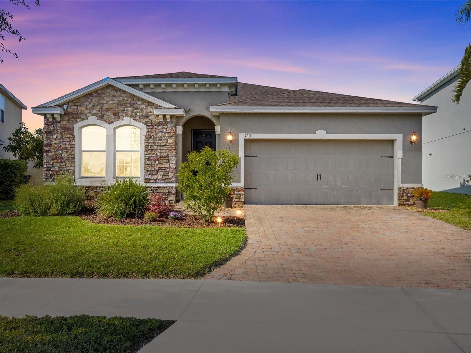 Single Family Residence in DAVENPORT, FL - Daniel Dourado
