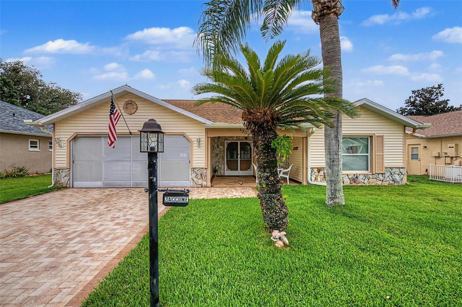 Single Family Residence in NEW PORT RICHEY, FL - Daniel Dourado