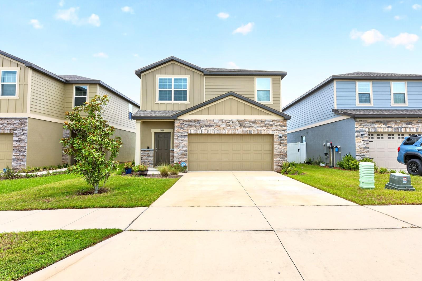 Single Family Residence in GROVELAND, FL - Daniel Dourado