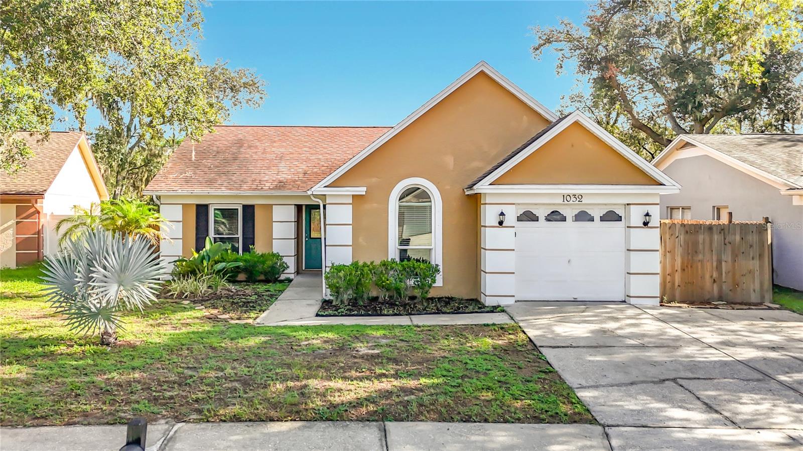 Single Family Residence in VALRICO, FL - Daniel Dourado