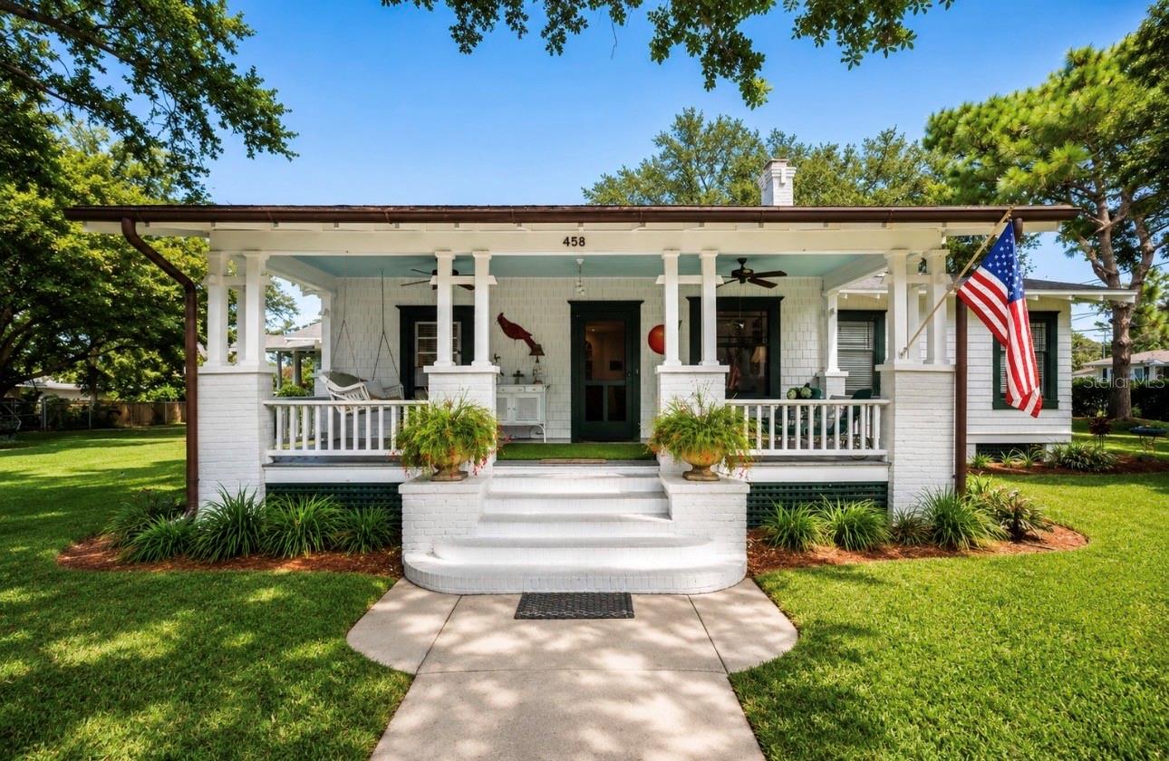 Single Family Residence in DUNEDIN, FL - Daniel Dourado