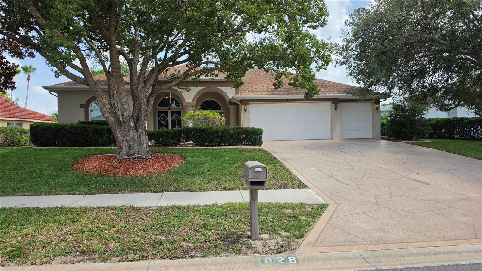 Single Family Residence em SPRING HILL, FL - Daniel Dourado