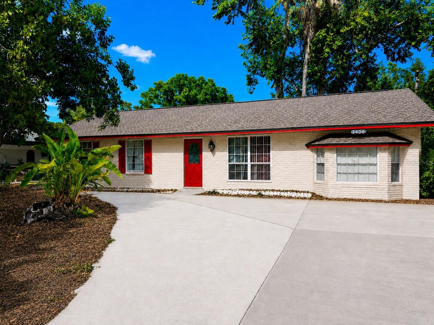 Single Family Residence in RUSKIN, FL - Daniel Dourado