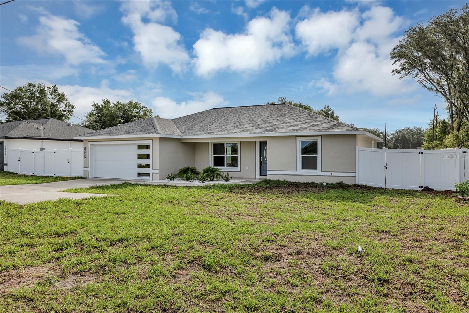 Single Family Residence in DUNNELLON, FL - Daniel Dourado