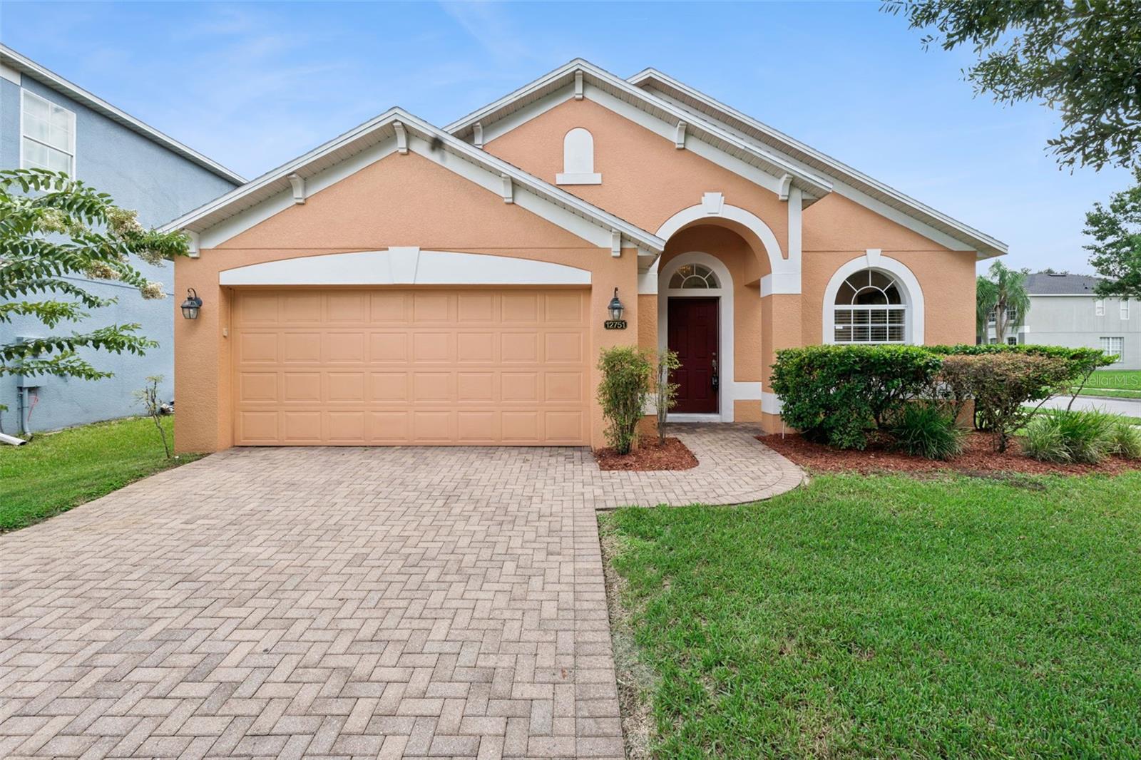 Single Family Residence in ORLANDO, FL - Daniel Dourado