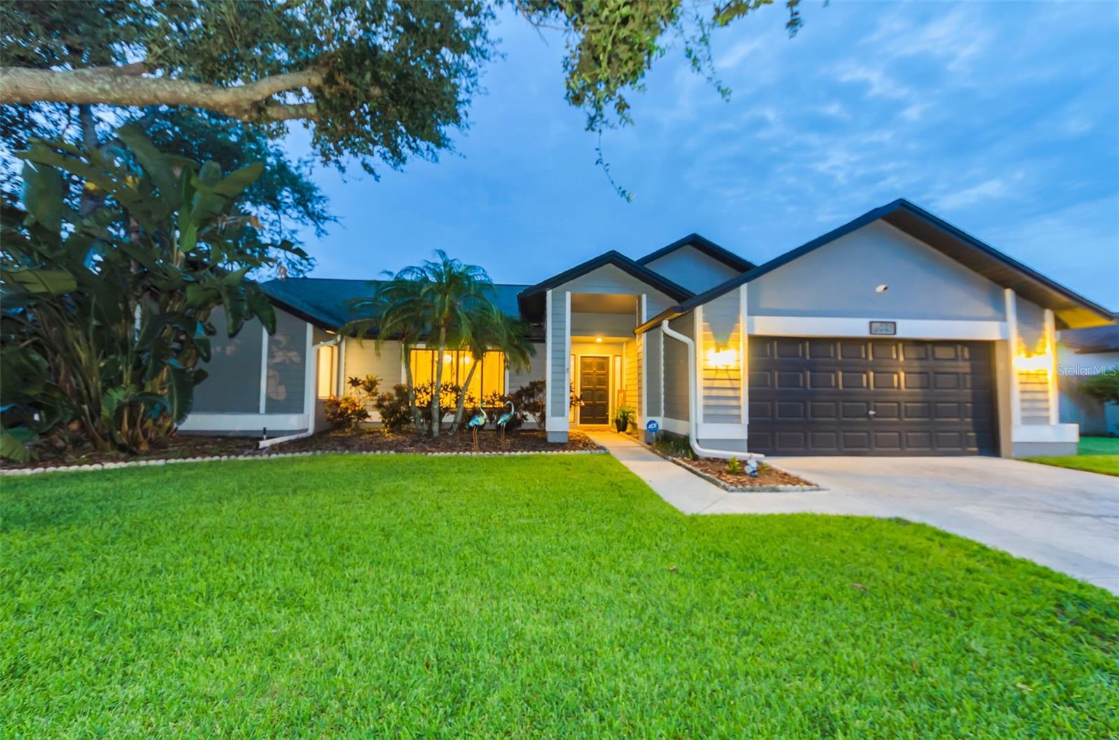 Single Family Residence in PALM HARBOR, FL - Daniel Dourado