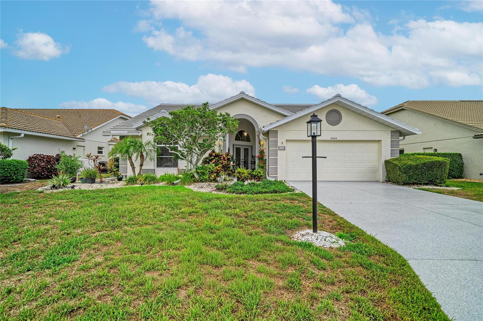 Single Family Residence in BRADENTON, FL - Daniel Dourado