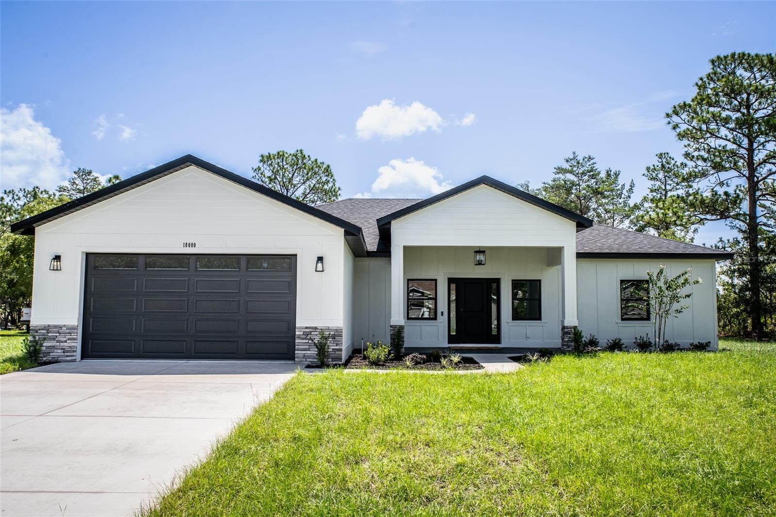 Single Family Residence em WEEKI WACHEE, FL - Daniel Dourado