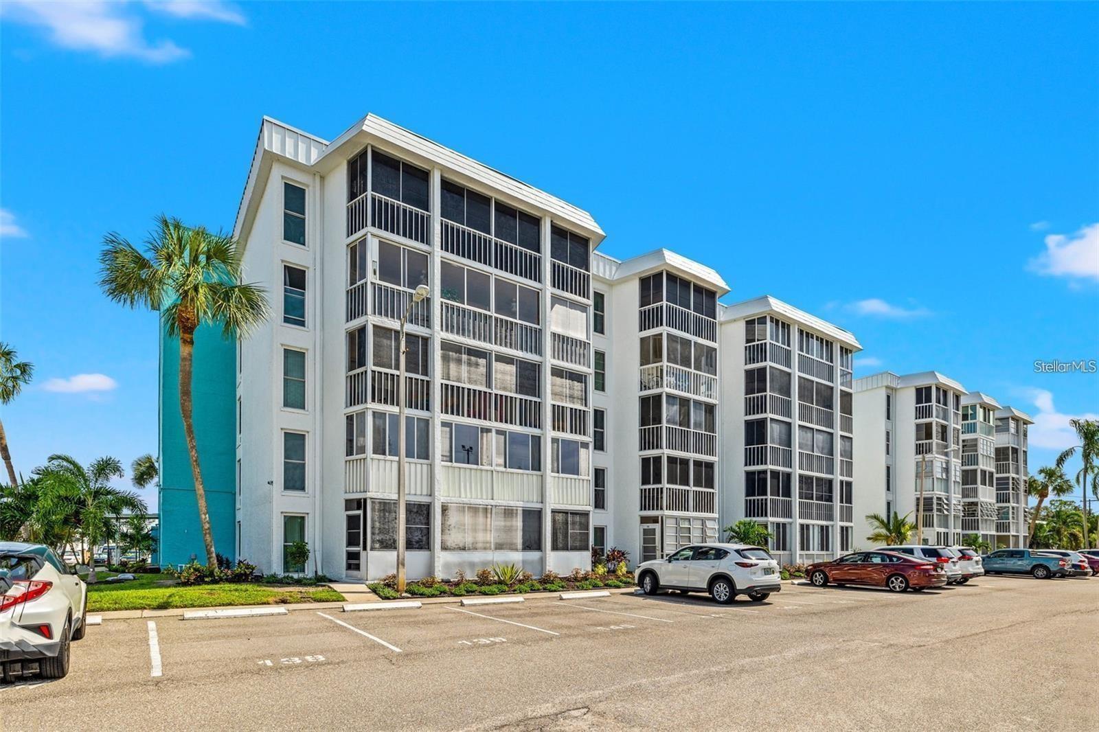 Condominium in ST PETERSBURG, FL - Daniel Dourado