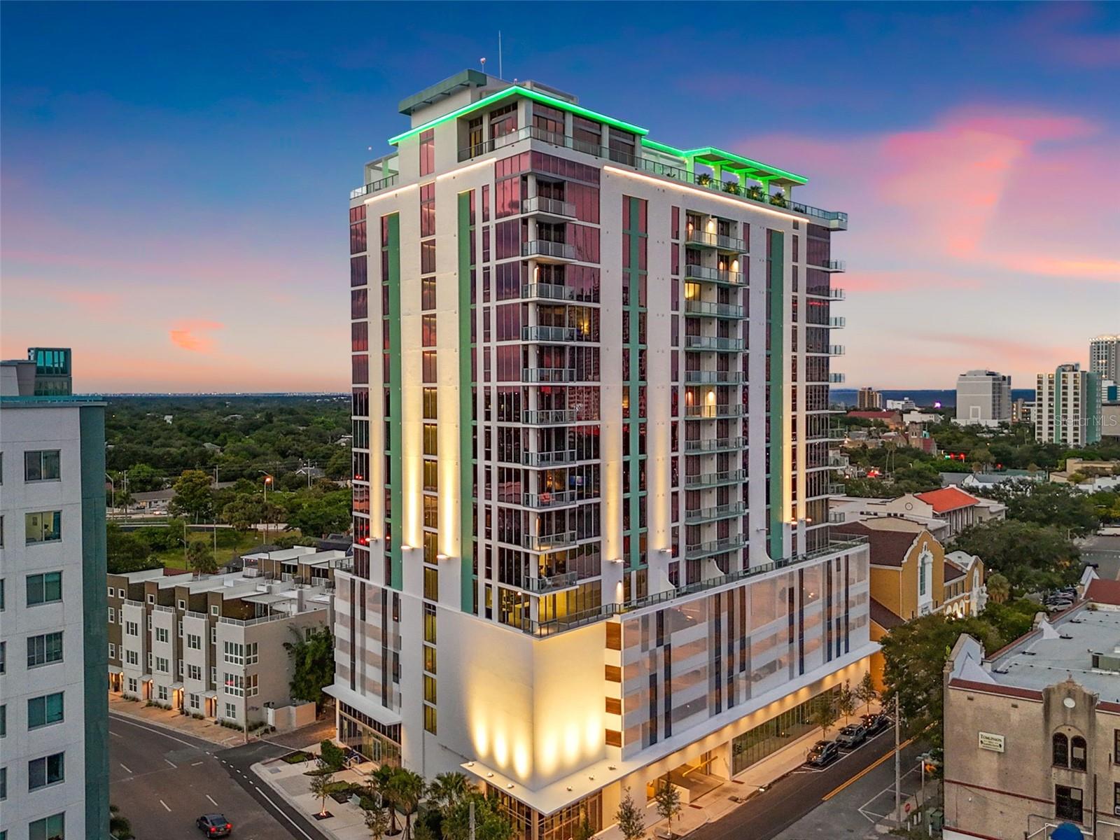 Condominium in ST PETERSBURG, FL - Daniel Dourado