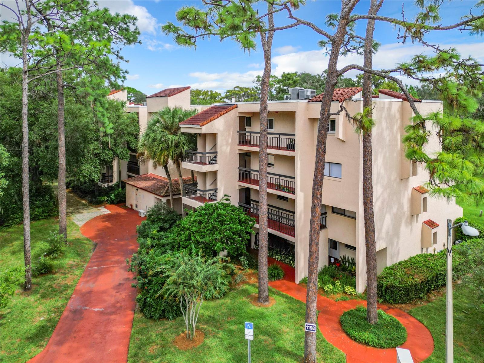 Condominium in CASSELBERRY, FL - Daniel Dourado