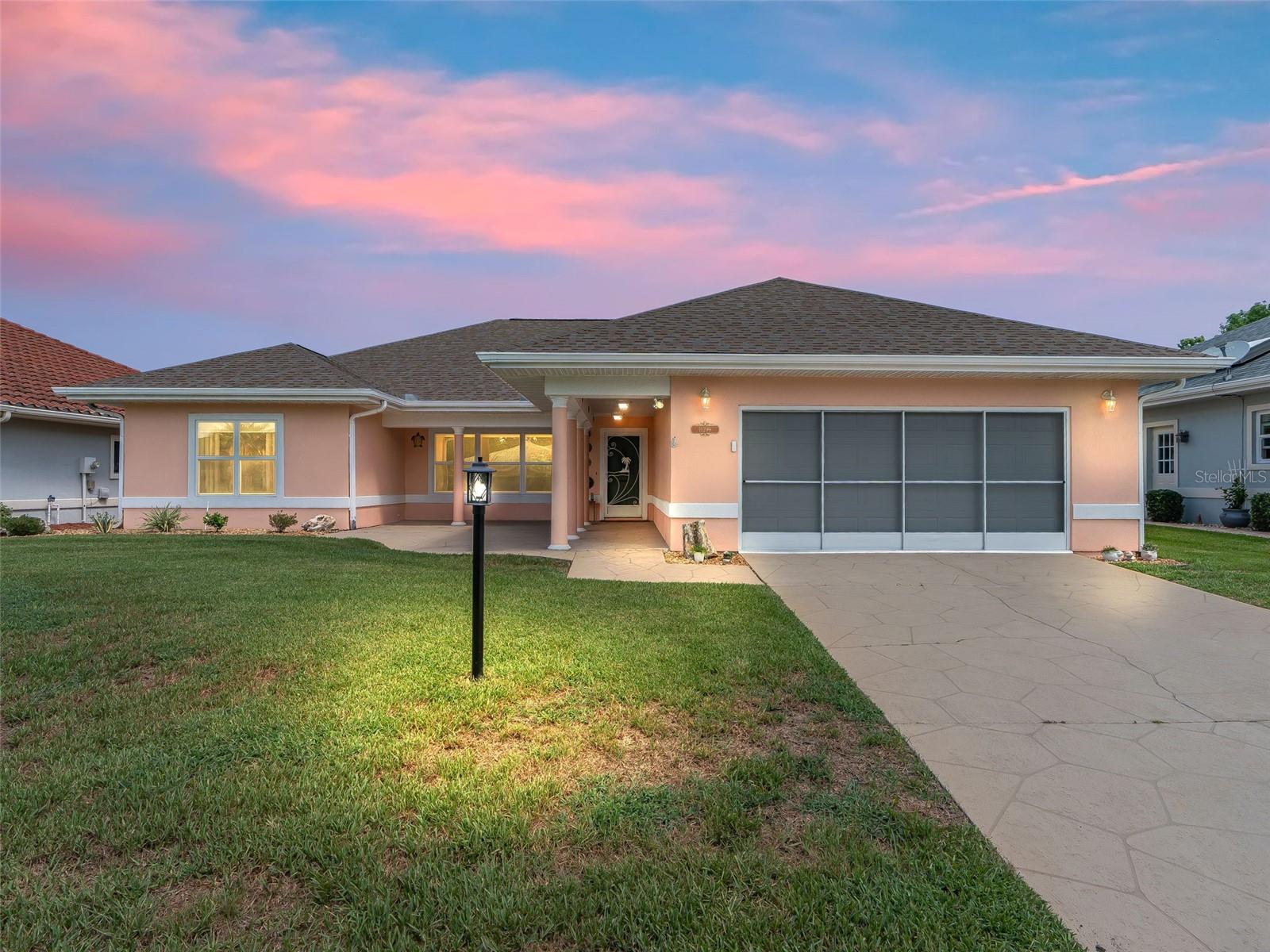 Single Family Residence in SUMMERFIELD, FL - Daniel Dourado
