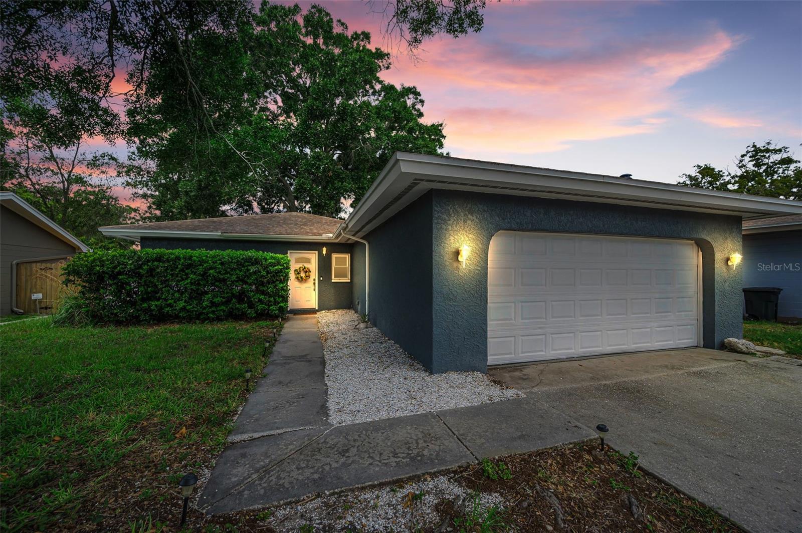 Single Family Residence in PALM HARBOR, FL - Daniel Dourado