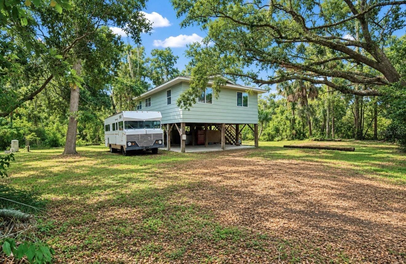 Single Family Residence in TARPON SPRINGS, FL - Daniel Dourado