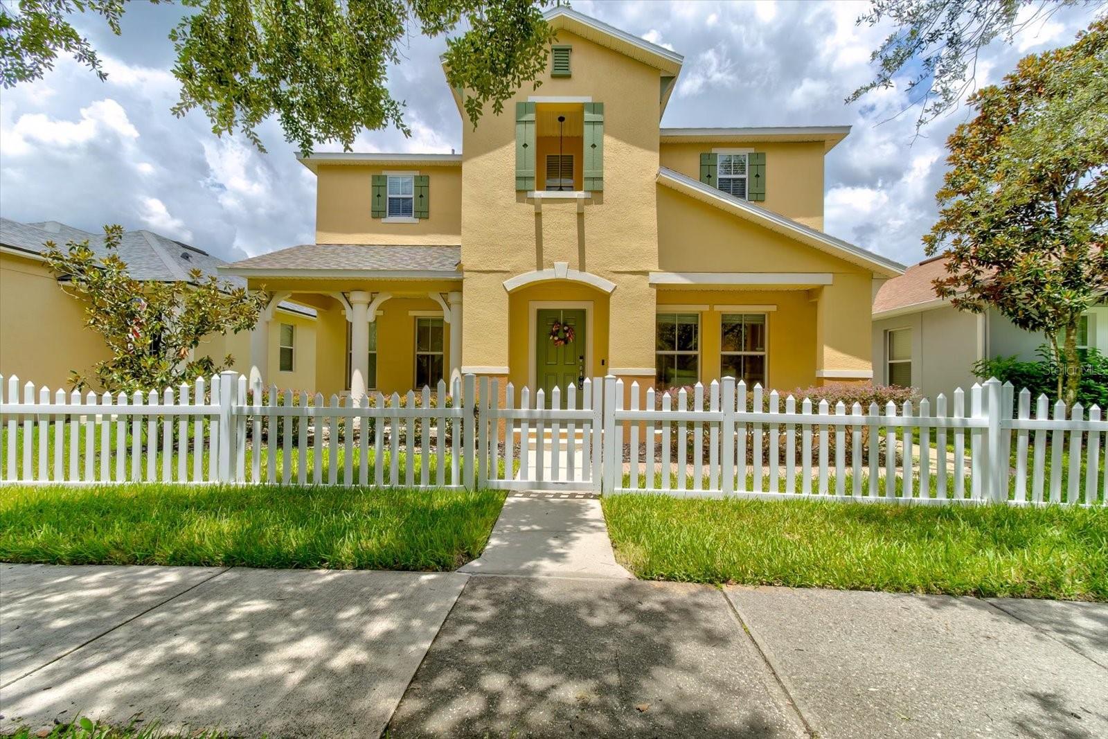 Single Family Residence in ORLANDO, FL - Daniel Dourado