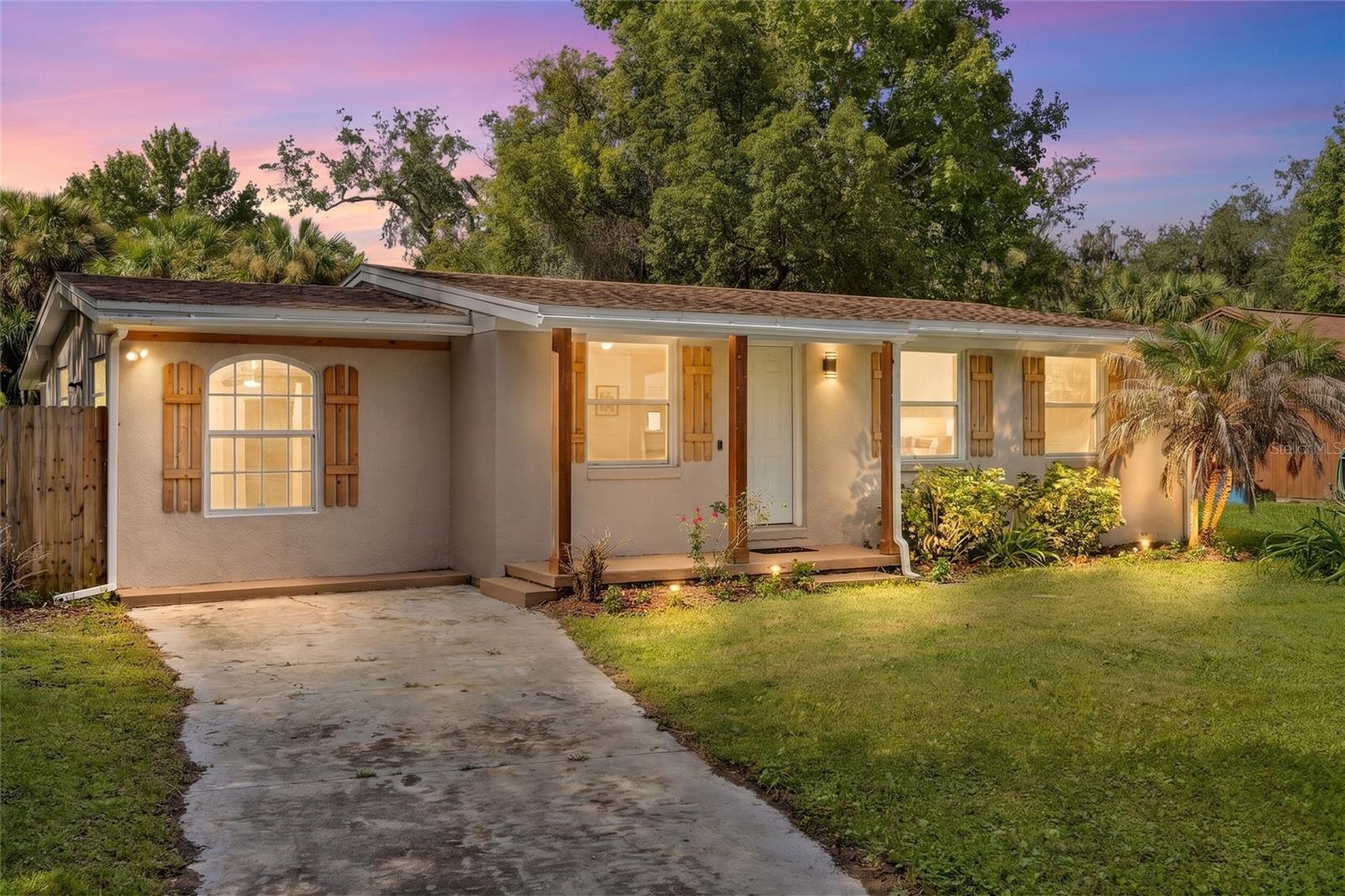 Single Family Residence in DEBARY, FL - Daniel Dourado