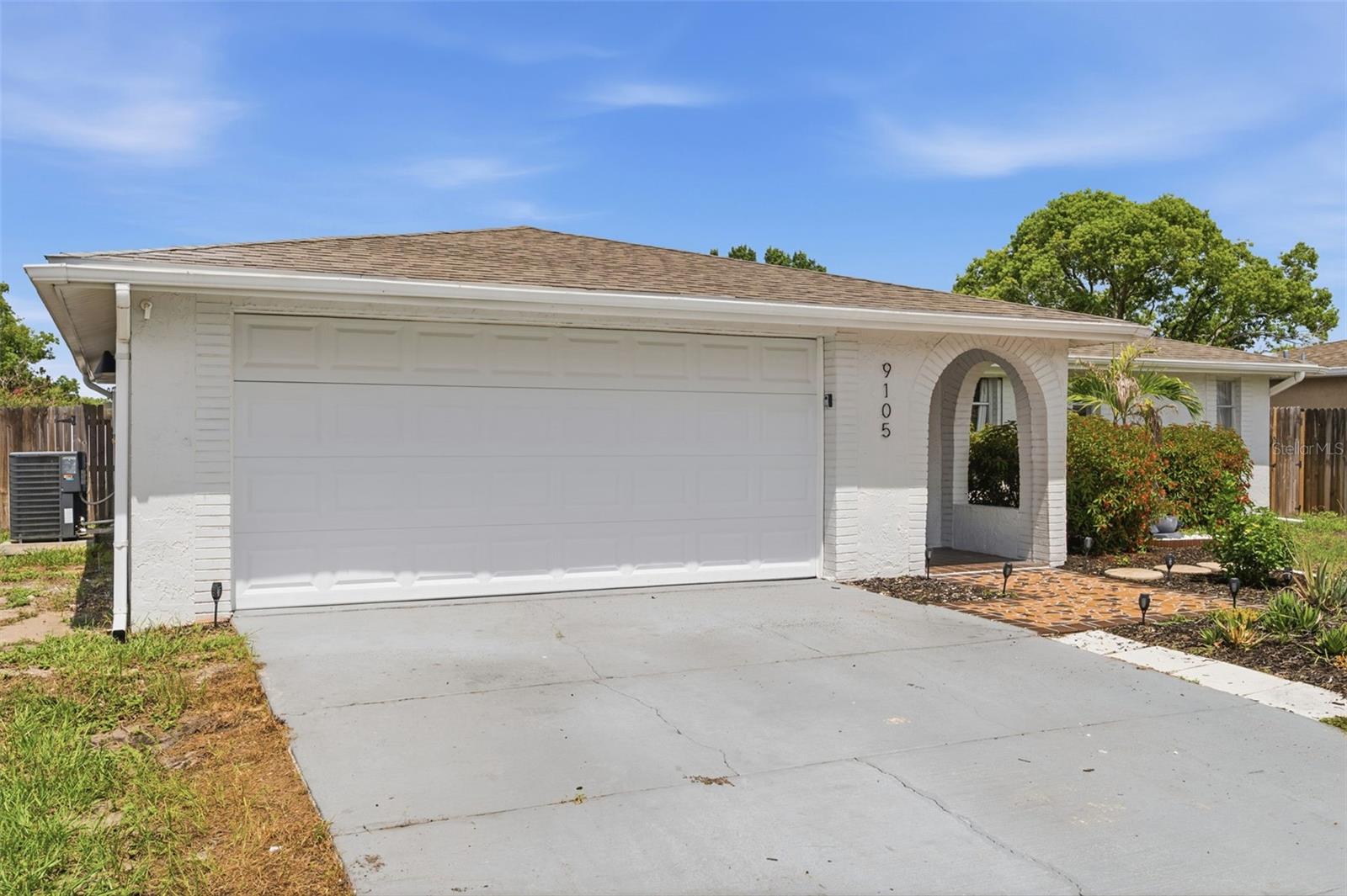 Single Family Residence in PORT RICHEY, FL - Daniel Dourado