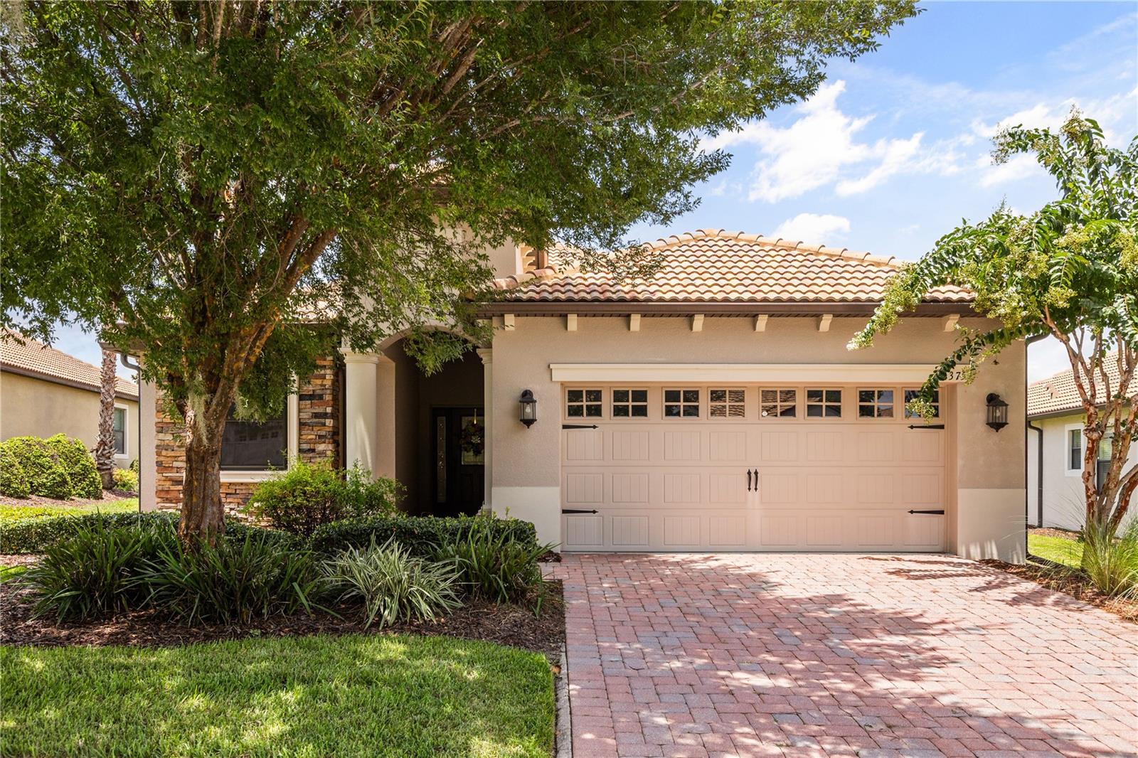 Single Family Residence in DAVENPORT, FL - Daniel Dourado