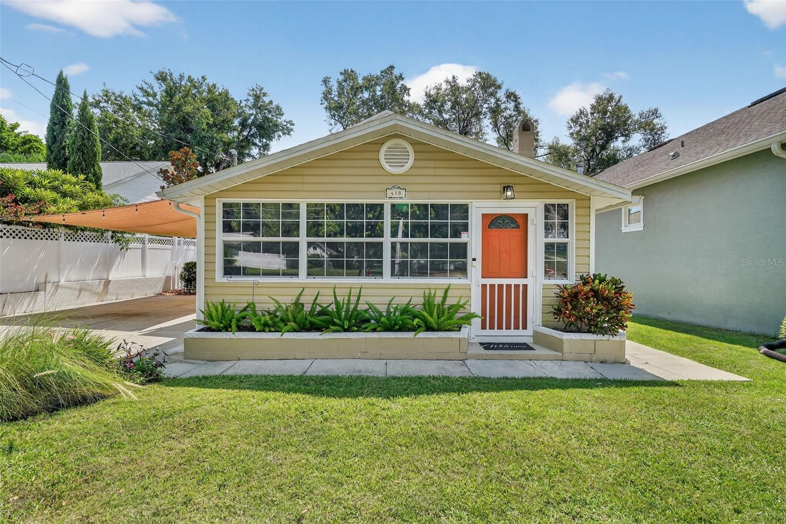 Single Family Residence in MOUNT DORA, FL - Daniel Dourado
